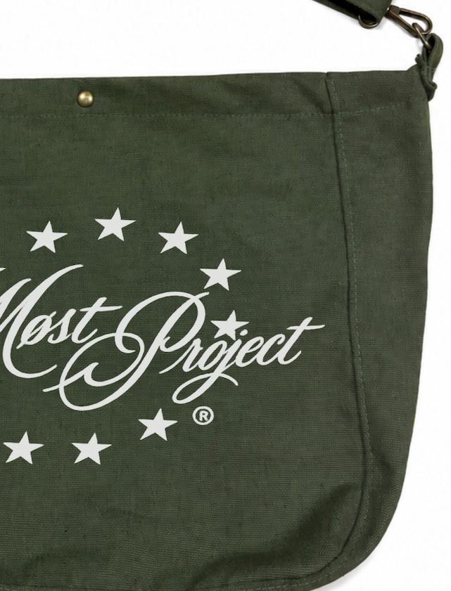 MØST PROJECT STAR SCRIPT MESSENGER BAG / OLIVE GREEN
