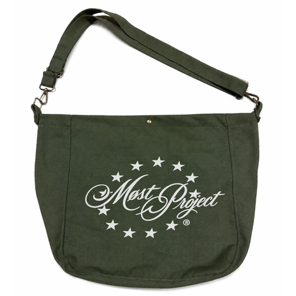 MØST PROJECT STAR SCRIPT MESSENGER BAG / OLIVE GREEN